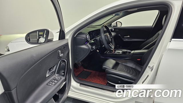 Mercedes-Benz A-Class 2020 — photo 13