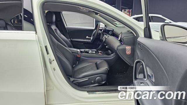 Mercedes-Benz A-Class 2020 — photo 17
