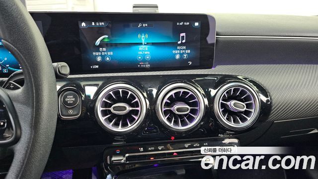 Mercedes-Benz A-Class 2020 — photo 20