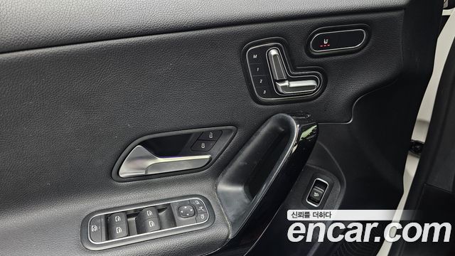 Mercedes-Benz A-Class 2020 — photo 23