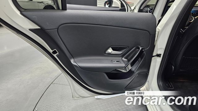 Mercedes-Benz A-Class 2020 — photo 15