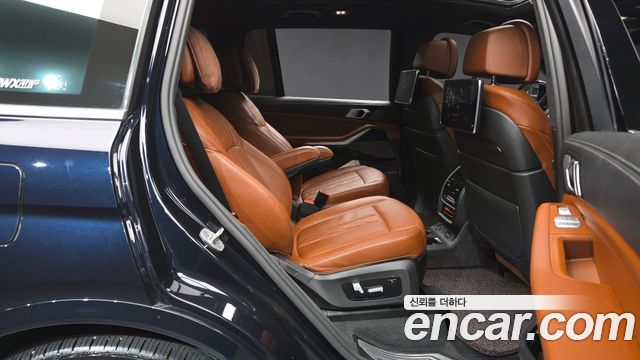BMW X7 2021 — photo 17