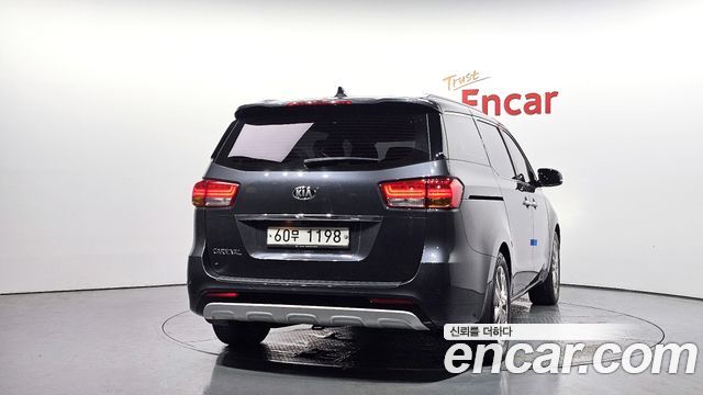 Kia Canival 2017 — photo 4
