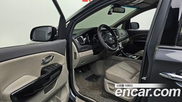 Kia Canival 2017 — photo 10