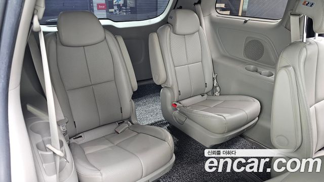 Kia Canival 2017 — photo 11