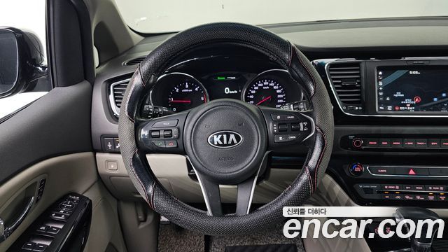 Kia Canival 2017 — photo 14