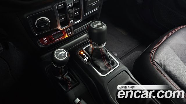 Jeep Wrangler 2023 — photo 12