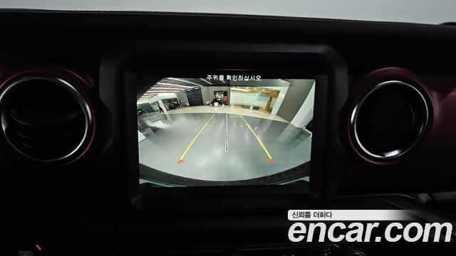 Jeep Wrangler 2023 — photo 23