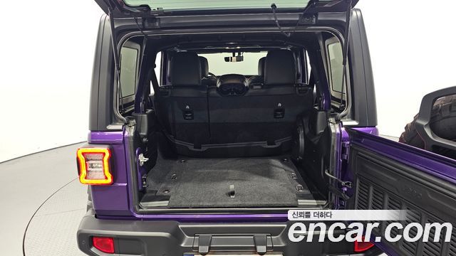 Jeep Wrangler 2023 — photo 24