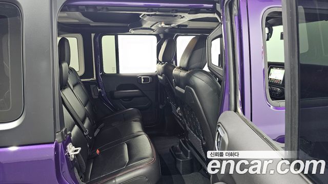 Jeep Wrangler 2023 — photo 25