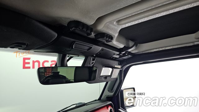 Jeep Wrangler 2023 — photo 28