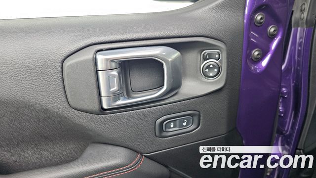 Jeep Wrangler 2023 — photo 31