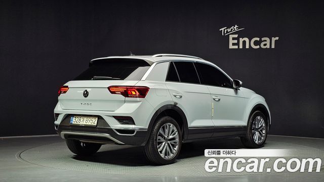 Volkswagen T-Roc 2021 — photo 2