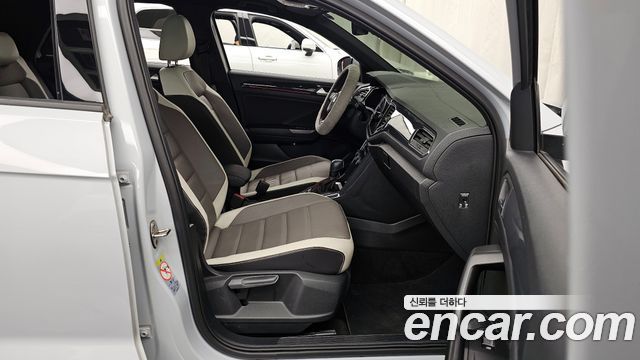 Volkswagen T-Roc 2021 — photo 17