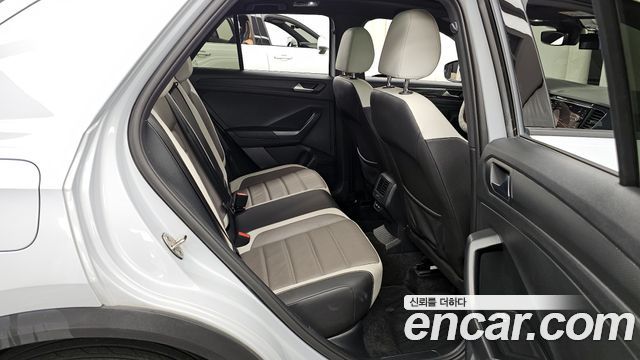 Volkswagen T-Roc 2021 — photo 18