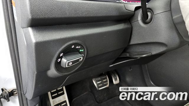 Volkswagen T-Roc 2021 — photo 31