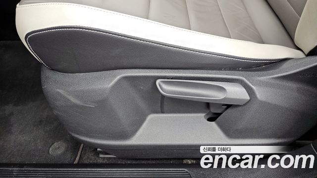 Volkswagen T-Roc 2021 — photo 32