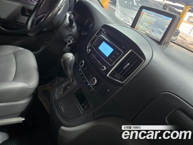 Hyundai Starex 2019 — photo 17