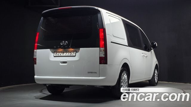 Hyundai Staria 2022 — photo 2
