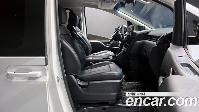 Hyundai Staria 2022 — photo 11