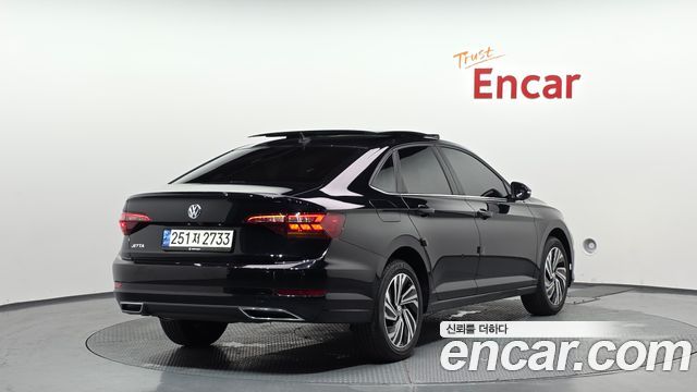 Volkswagen Jetta 2021 — photo 2