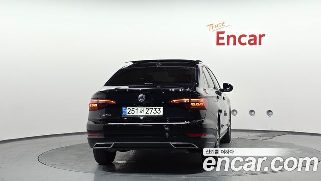 Volkswagen Jetta 2021 — photo 4