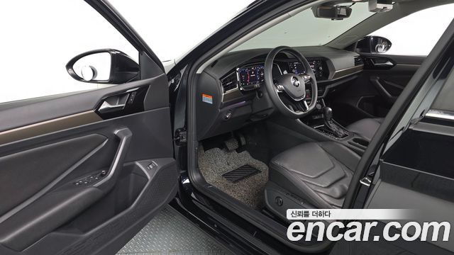 Volkswagen Jetta 2021 — photo 13