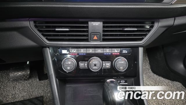 Volkswagen Jetta 2021 — photo 23