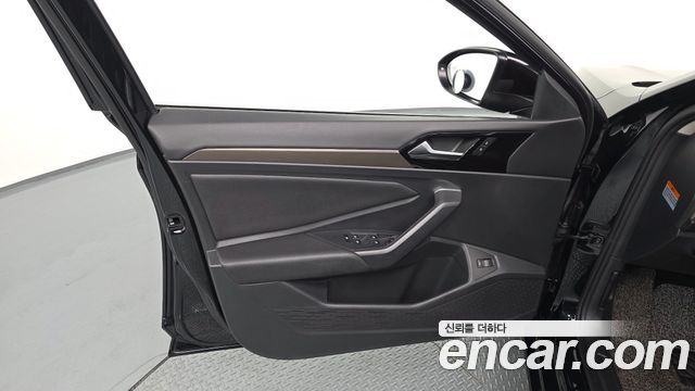 Volkswagen Jetta 2021 — photo 14