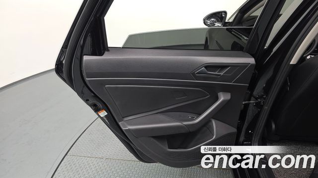 Volkswagen Jetta 2021 — photo 15