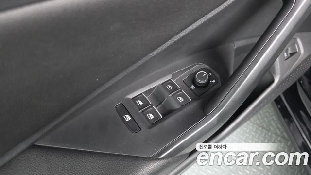 Volkswagen Jetta 2021 — photo 27