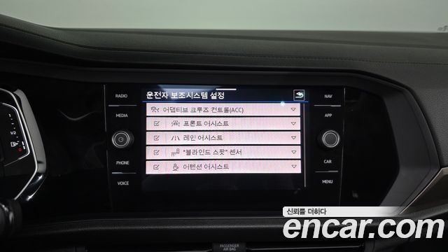 Volkswagen Jetta 2021 — photo 32