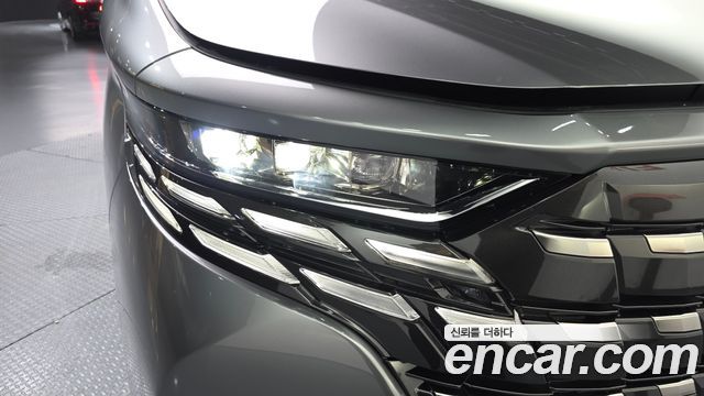 Toyota Alphard 2025 — photo 8