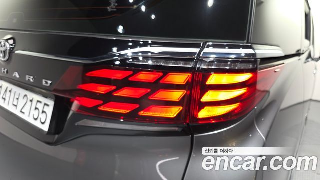 Toyota Alphard 2025 — photo 9