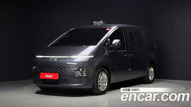 Hyundai Staria 2023 — photo 1