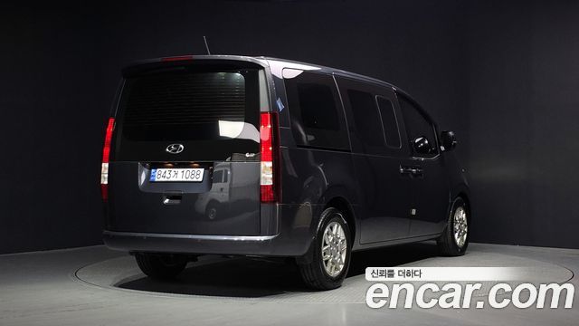 Hyundai Staria 2023 — photo 2
