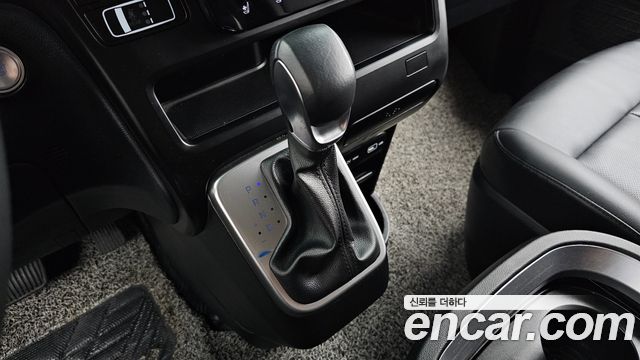 Hyundai Staria 2023 — photo 9