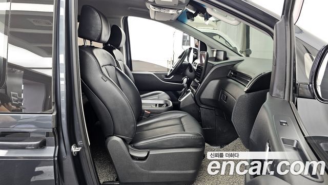 Hyundai Staria 2023 — photo 11