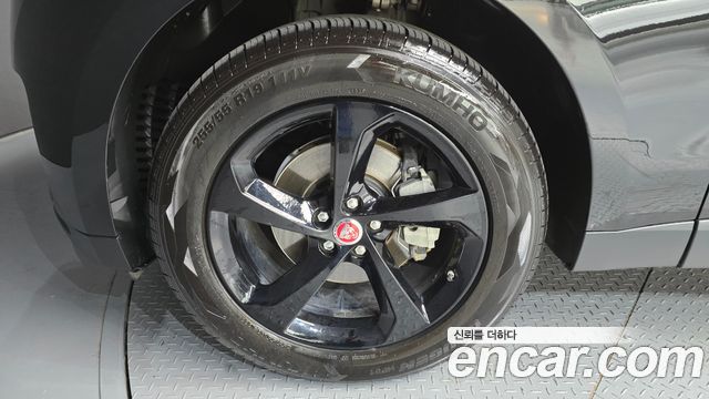 Jaguar F-PACE 2019 — photo 5