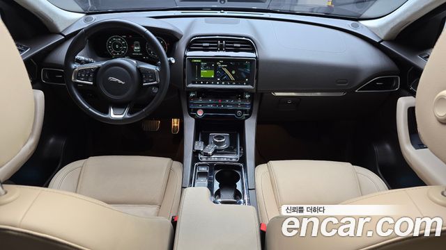 Jaguar F-PACE 2019 — photo 10