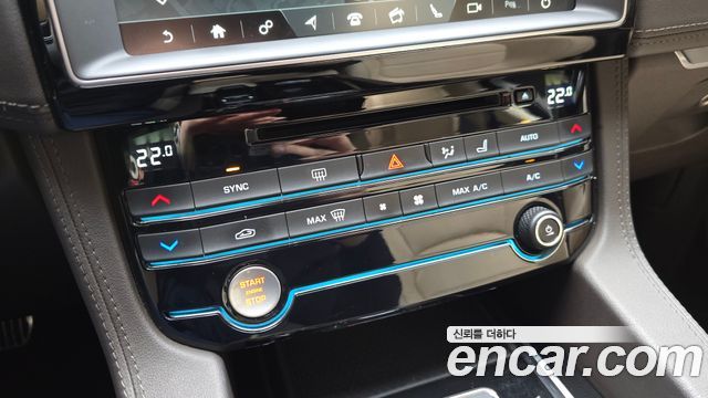 Jaguar F-PACE 2019 — photo 24
