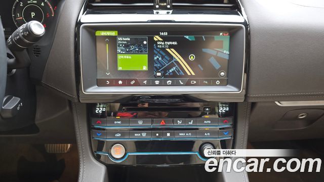 Jaguar F-PACE 2019 — photo 25