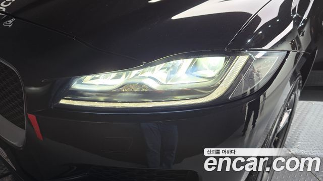 Jaguar F-PACE 2019 — photo 8