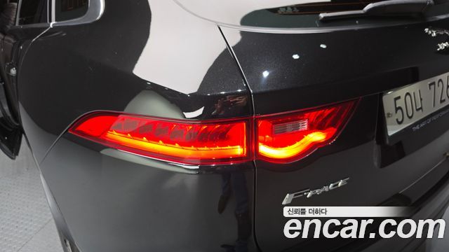 Jaguar F-PACE 2019 — photo 9