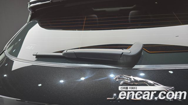 Jaguar F-PACE 2019 — photo 32