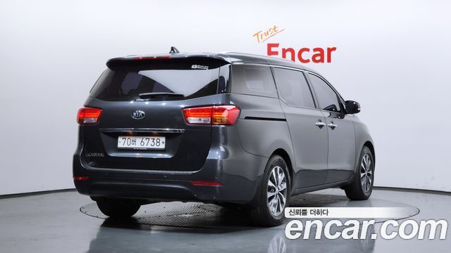 Kia Canival 2018 — photo 2