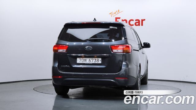 Kia Canival 2018 — photo 4