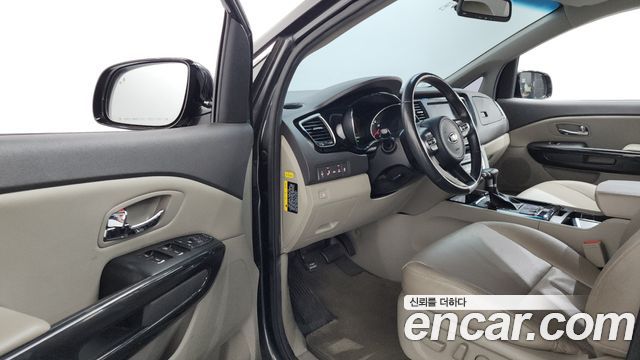 Kia Canival 2018 — photo 13