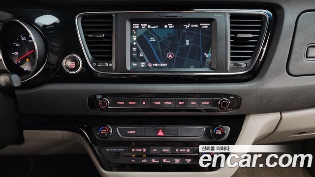 Kia Canival 2018 — photo 18