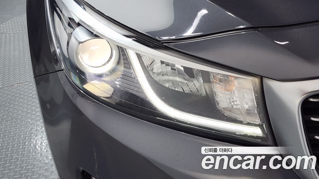 Kia Canival 2018 — photo 8